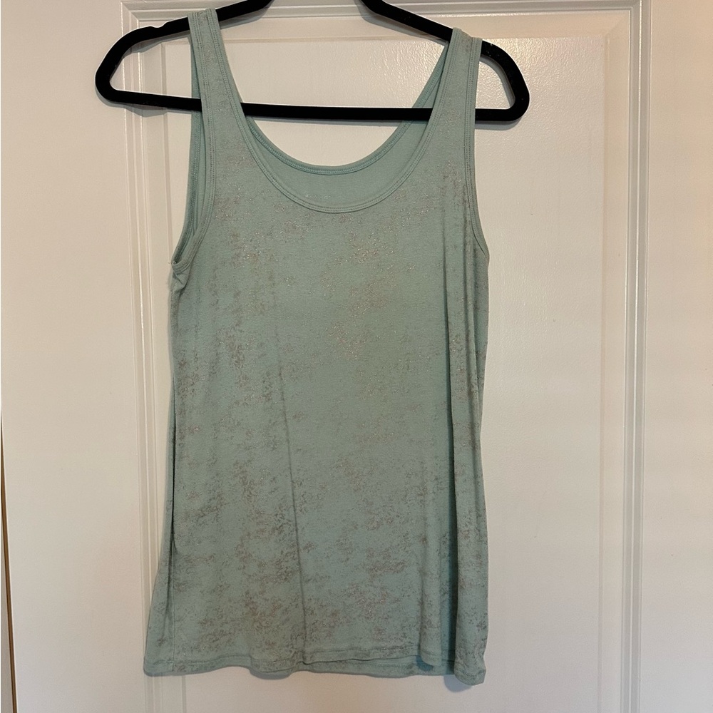 2 Women's Sleeveless Tops